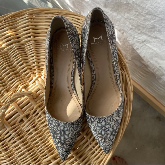 Marc Fisher Zala Pump Point Toe Floral Silver - Picture 3 of 4